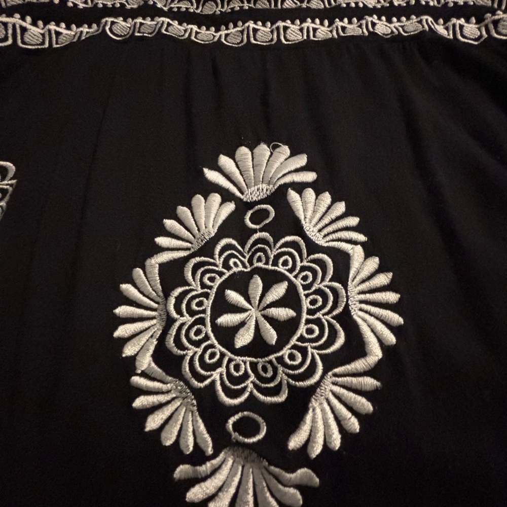 Black and White Pattern Dress/Top - Picture 8 of 8
